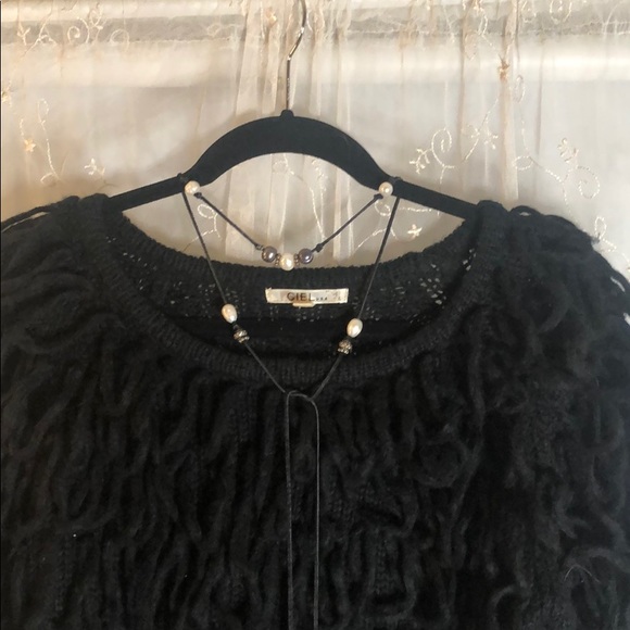 Funky Black large loop fringe crop sweater - Picture 4 of 4